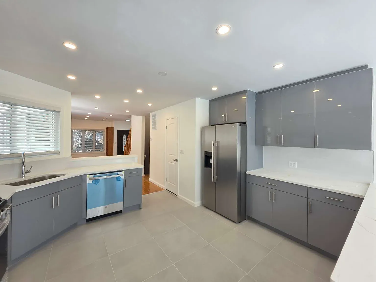 3 bed, 2.5 bath, 1800 sqft, $3,800 — Photo 2