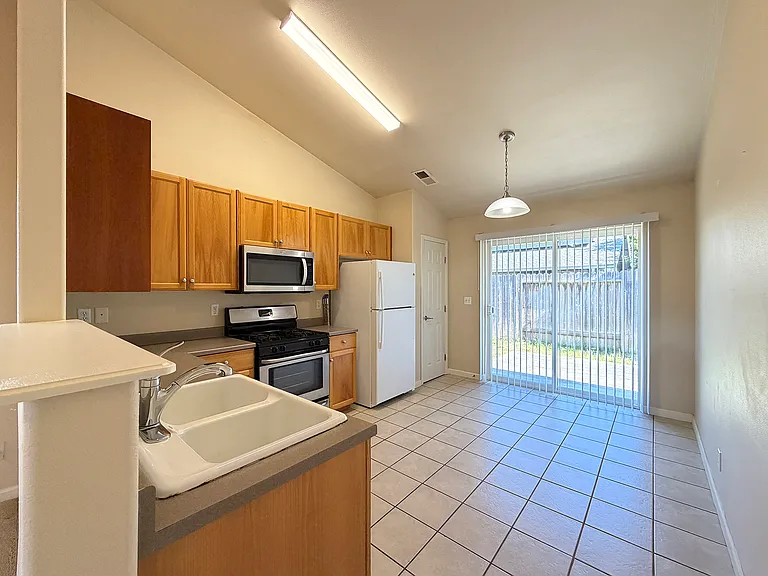 1243 N Park Ln — Photo 5