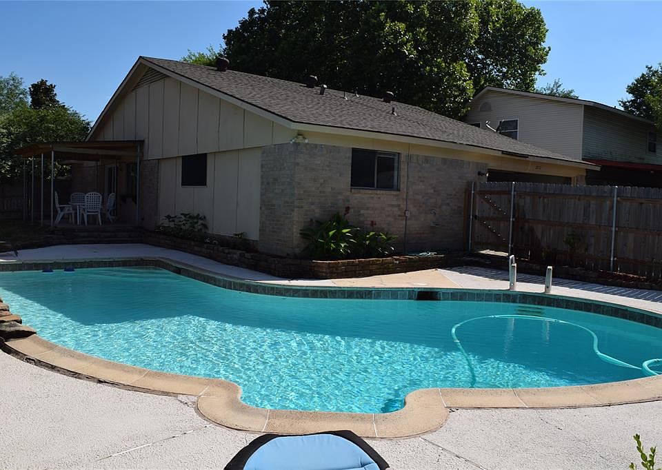 1st image of 2713 Chancellor Dr
