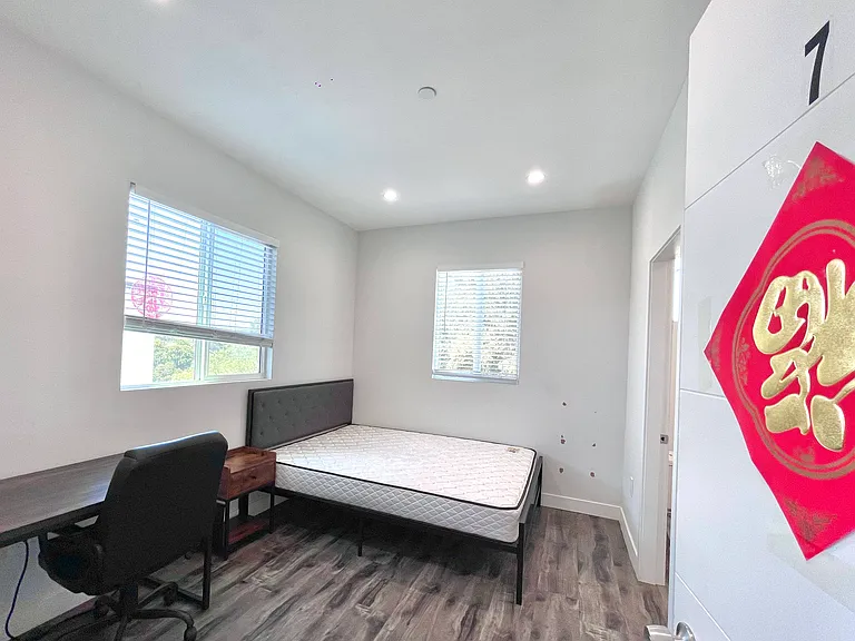 1640 1/2 N Soto St #1640 — Photo 4