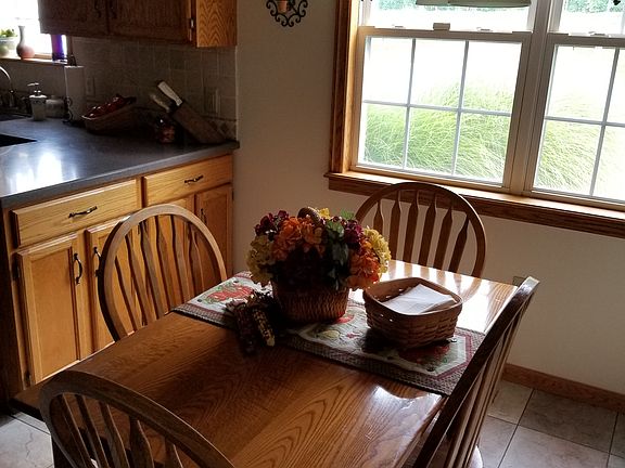 2nd image of 1413 Camelot Dr