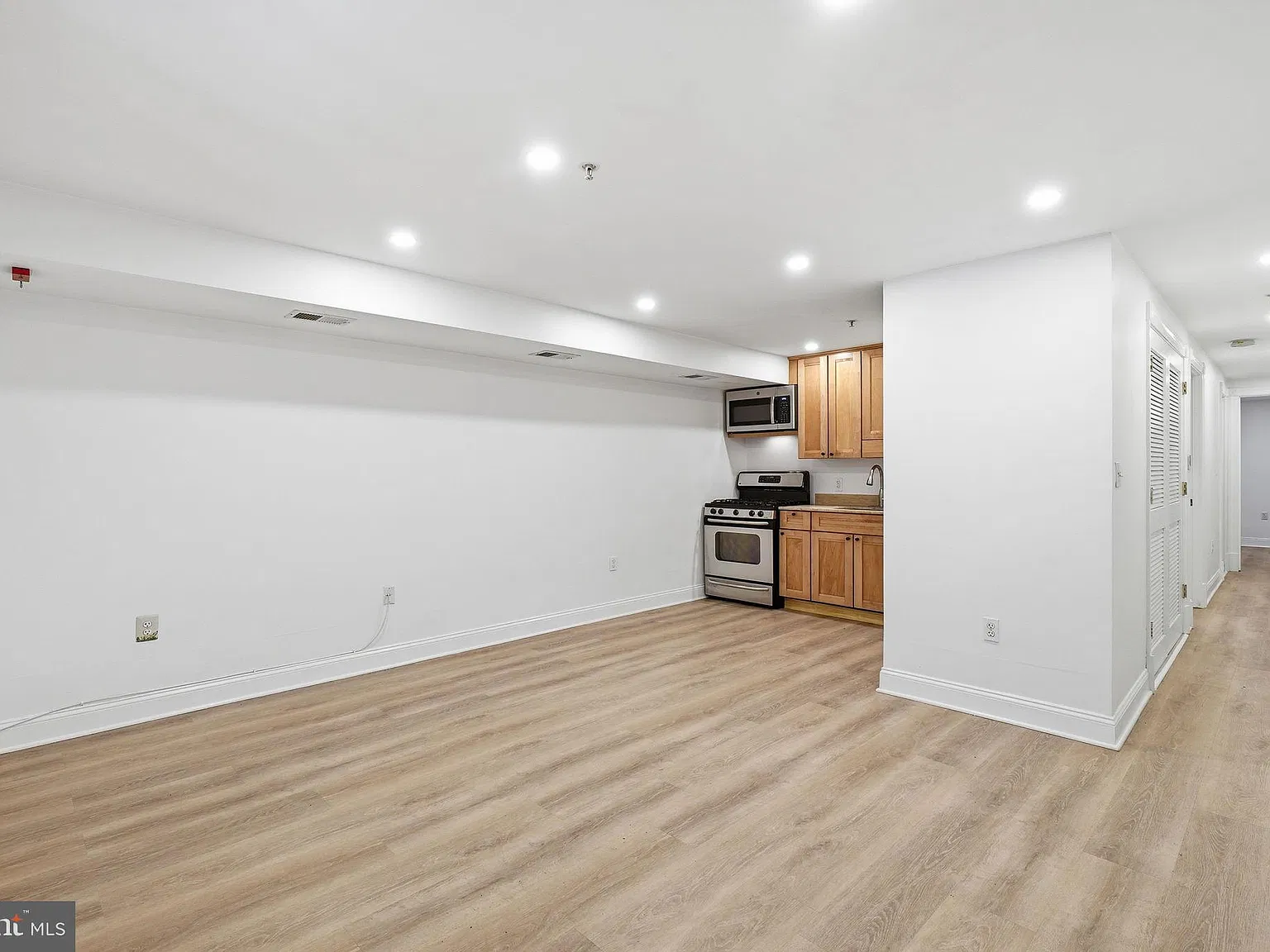 2 bed, 1.0 bath, 675 sqft, $2,450 — Photo 2