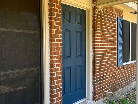 3rd image of 517 Woodlore Dr