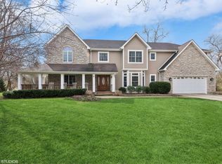 101 Essex Pl, Tower Lakes, IL