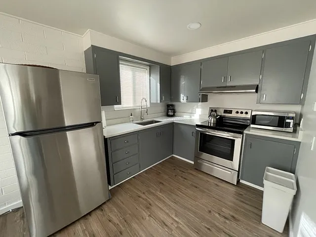 383 E Redondo Ave — Photo 7