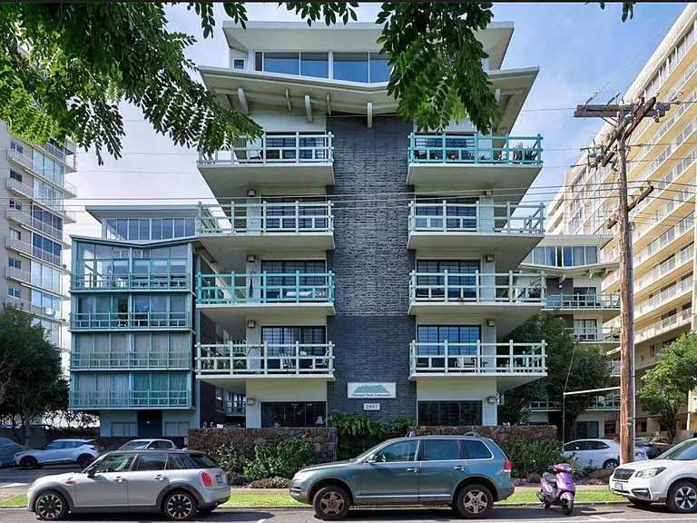 2957 Kalakaua Ave — Photo 22