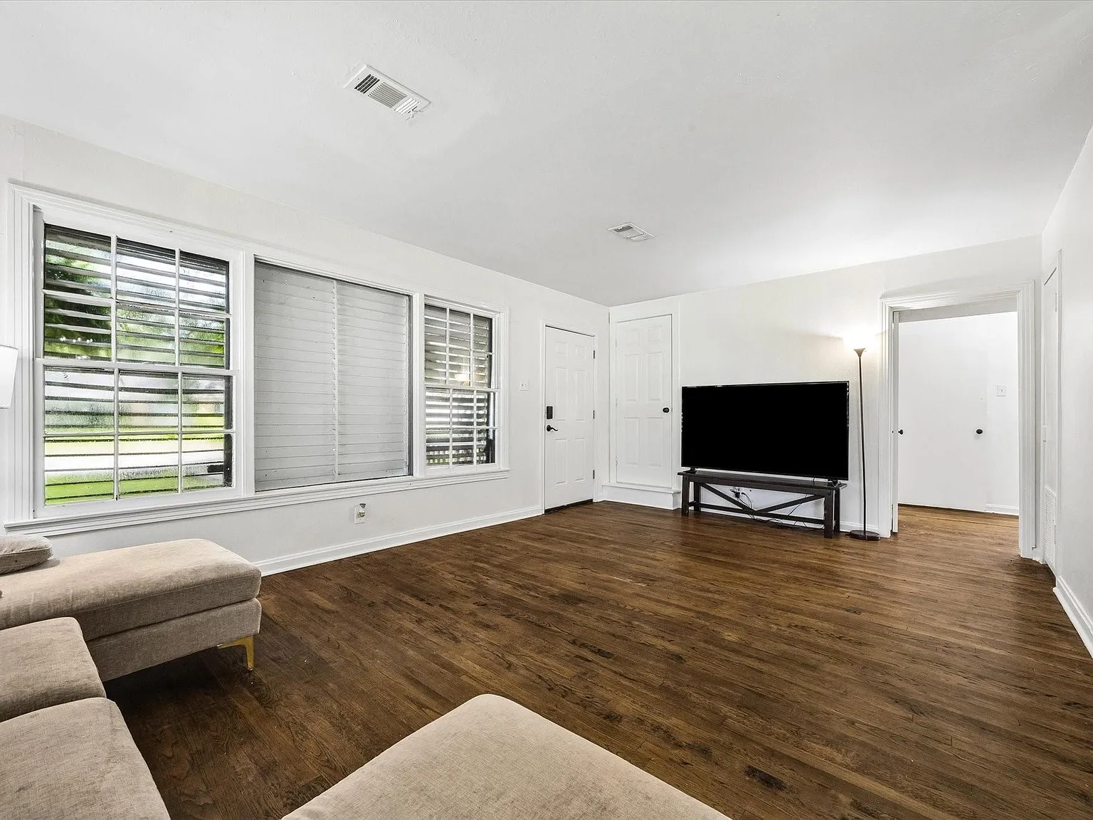 3 bed, 1.5 bath, 1298 sqft, $1,750 — Photo 3