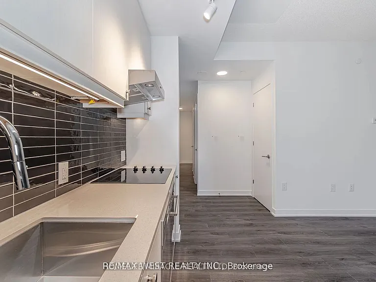 9 Tecumseth St #401 — Photo 8
