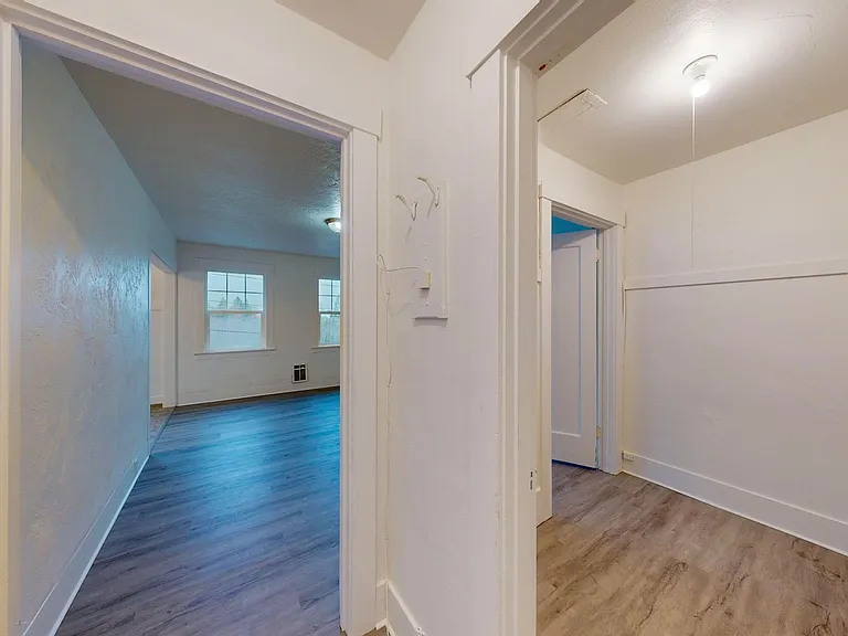 435 -Keystone Apartments — Photo 3