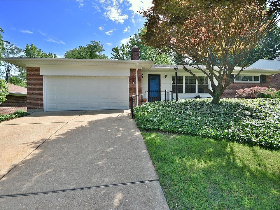 1st image of 17 Pinewood Dr
