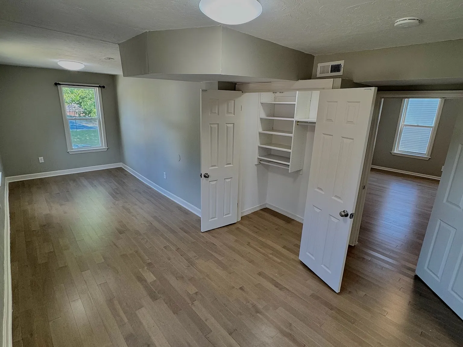 4 bed, 950 sqft, $2,000 — Photo 4