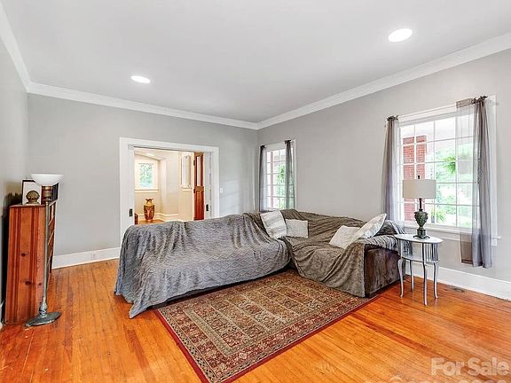 5th image of 128 W End St