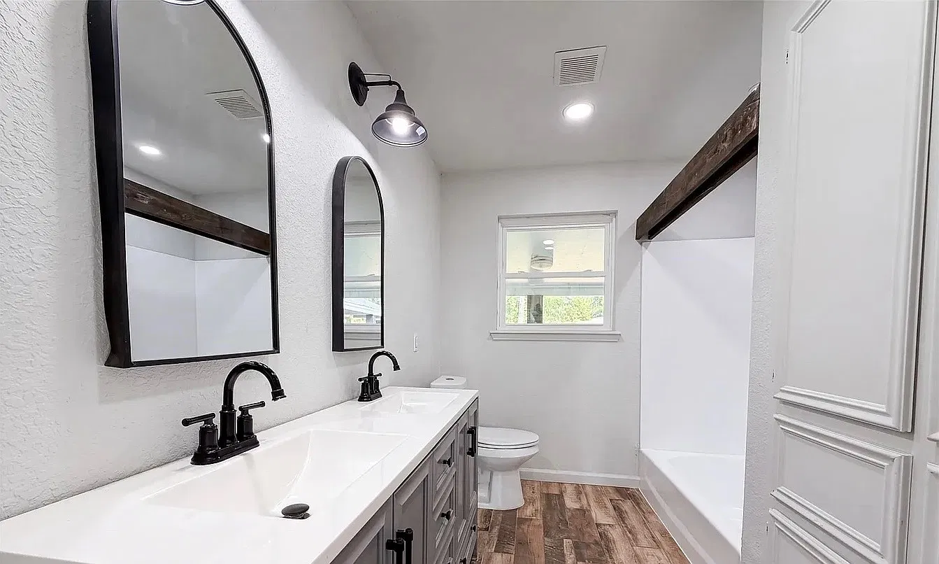 4 bed, 1897 sqft, $1,689 — Photo 1