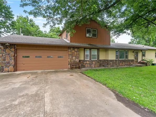 702 S 35th St, Parsons, KS 67357