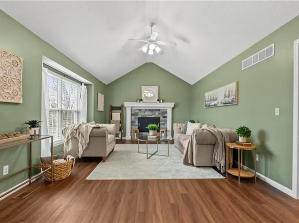 2617 NW Richard Dr, Blue Springs, MO 64015