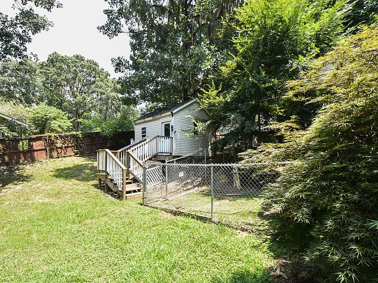 555 Shady Acres Dr — Photo 10