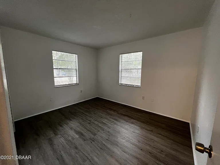300 Hopkins Ave #B — Photo 10