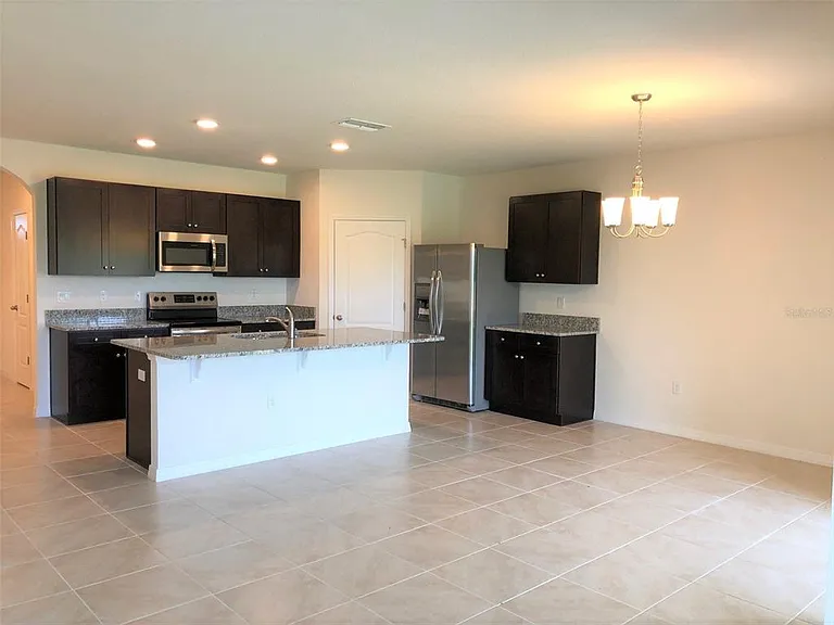 194 Saint Thomas Dr — Photo 3