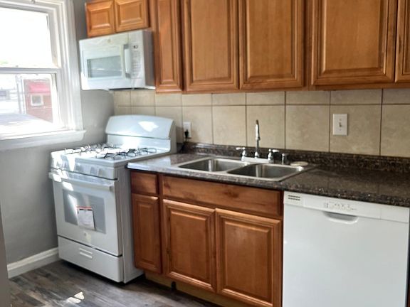5th image of 835 E Cold Spring Ln