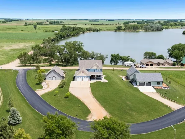 101 Lakeview Dr, Hurley, SD 57036