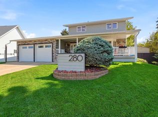 280 W Barrett Dr, Red Deer, AB T4R1J4