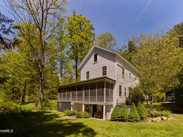 26 E Hill Rd, New Marlboro, MA 01230