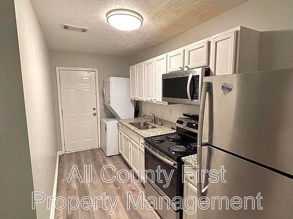 5th image of 927 Fortress Ave SW