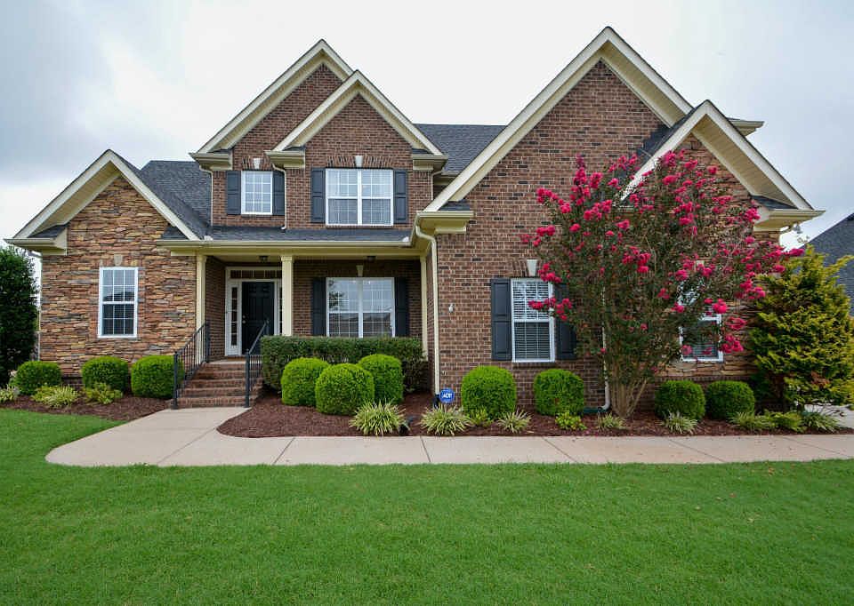 1st image of 1827 Marian Ln