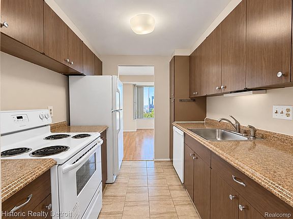 4th image of 1300 E Lafayette St APT 812