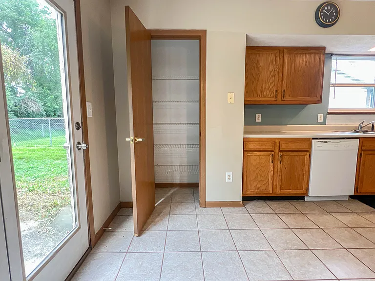 2119 Bridgewater Cir — Photo 4