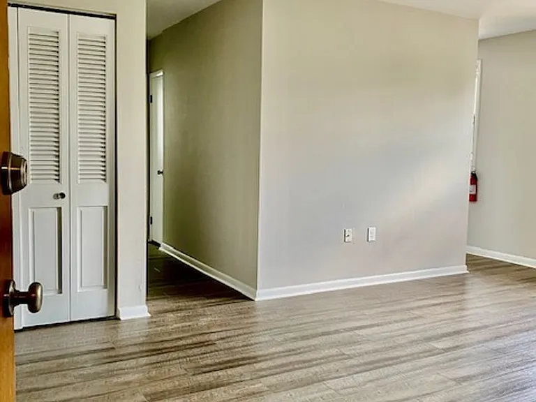 312 E Ridley Ave — Photo 4