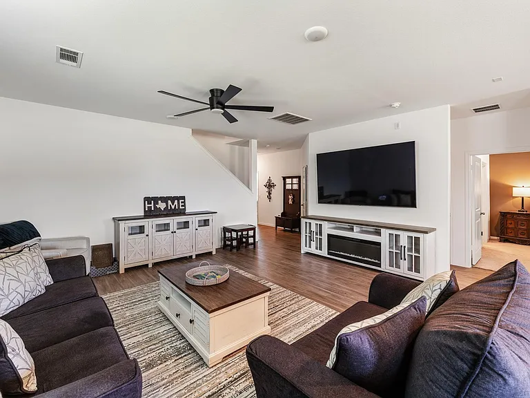 21103 Sherrell Bay Dr — Photo 1