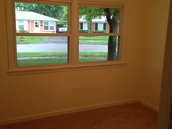 5th image of 2327 Medford Ln