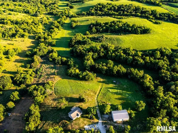 2469 85th Ave, Viola, IL 61486