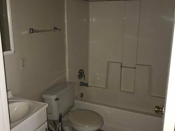 5th image of 2535 Eagle St