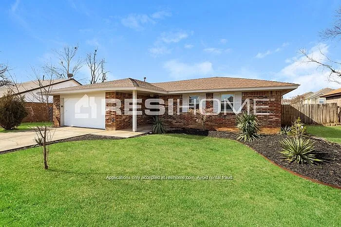 736 Smalley Dr — Photo 2