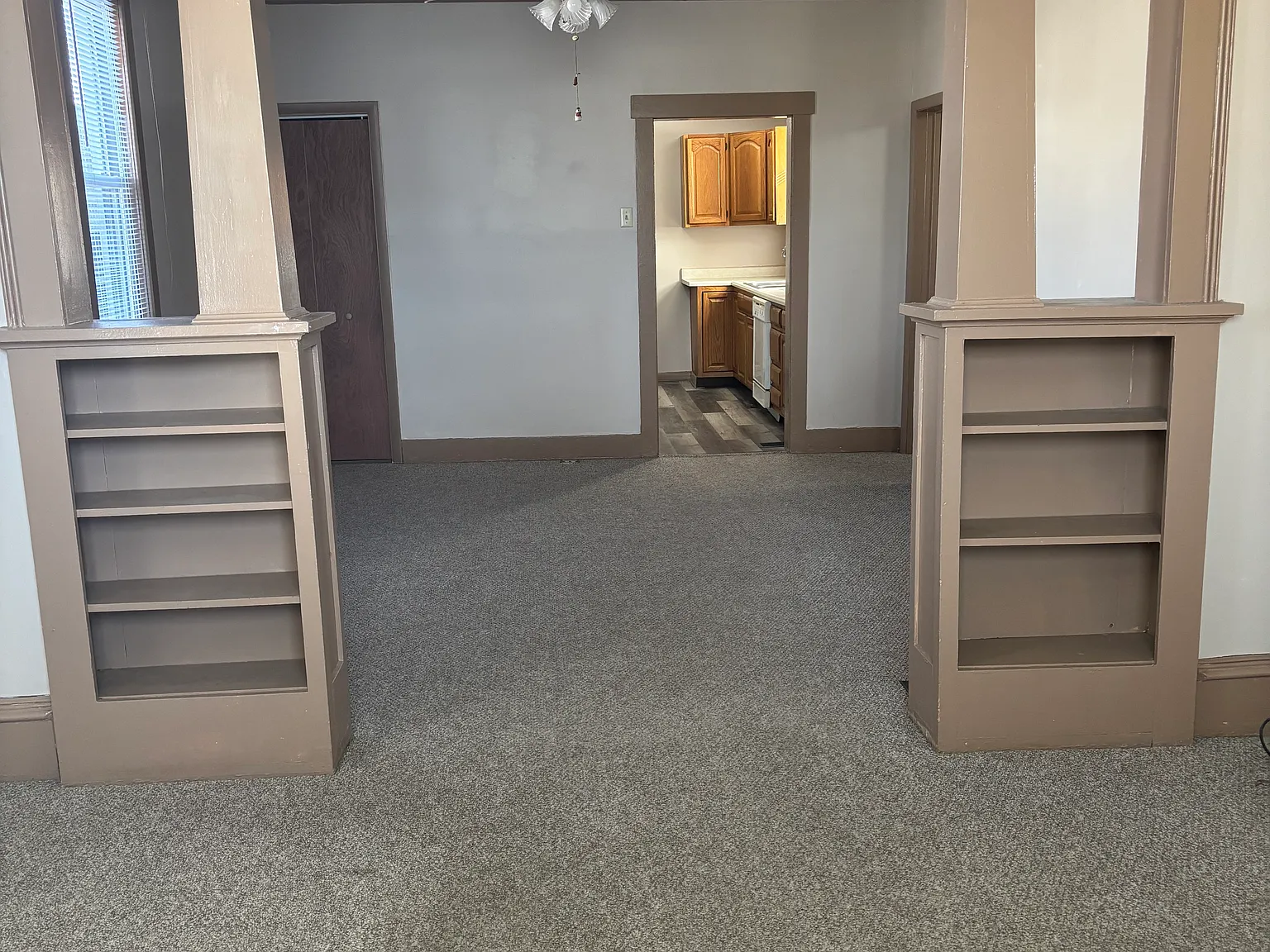 318 N Main St — Photo 2