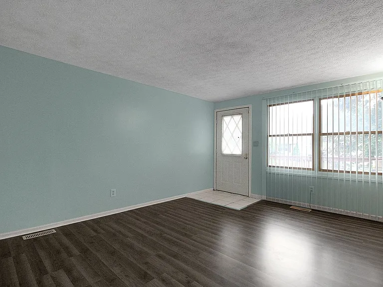 2138 Sprucefield Dr — Photo 7