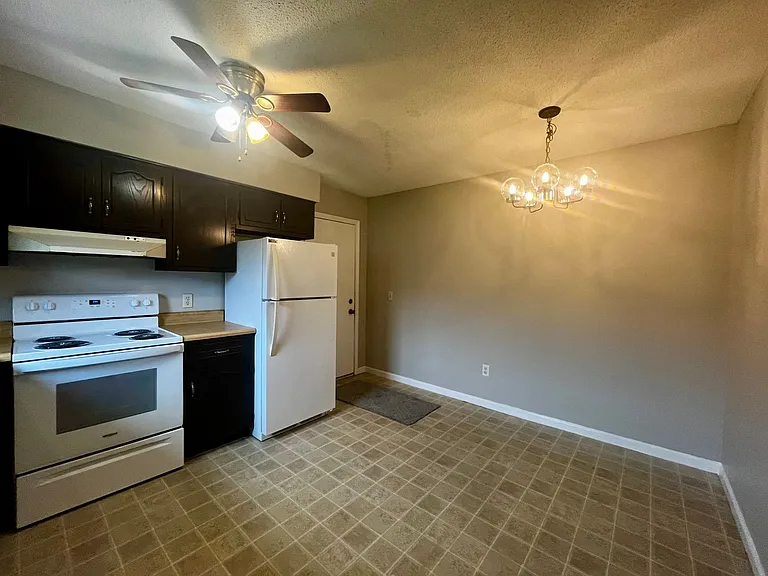 3326 Kendale Dr — Photo 13