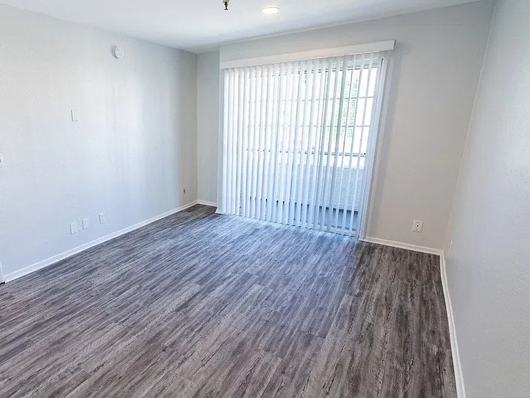 110 S Sweetzer Ave — Photo 108