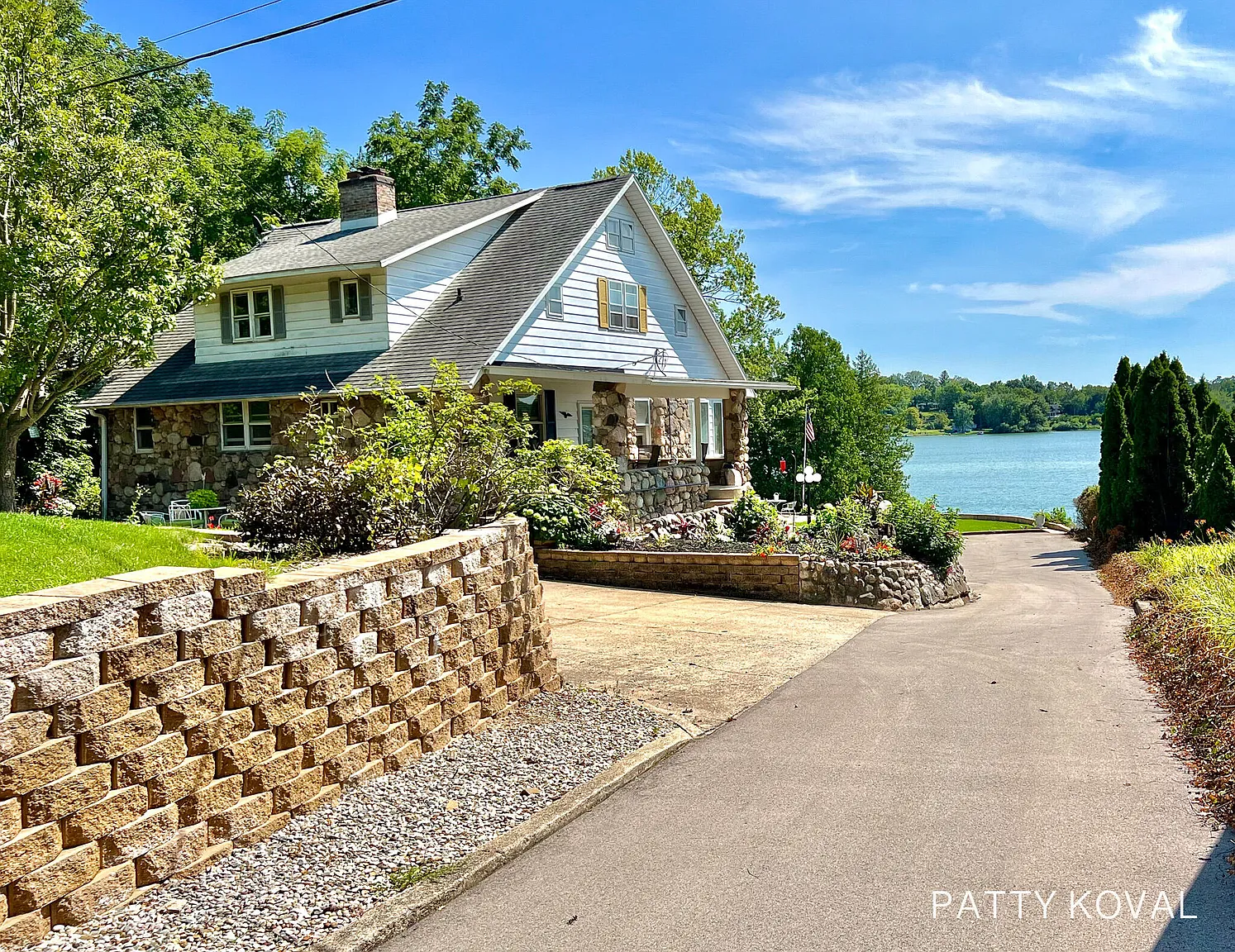 446 Bayview Ct photo 1
