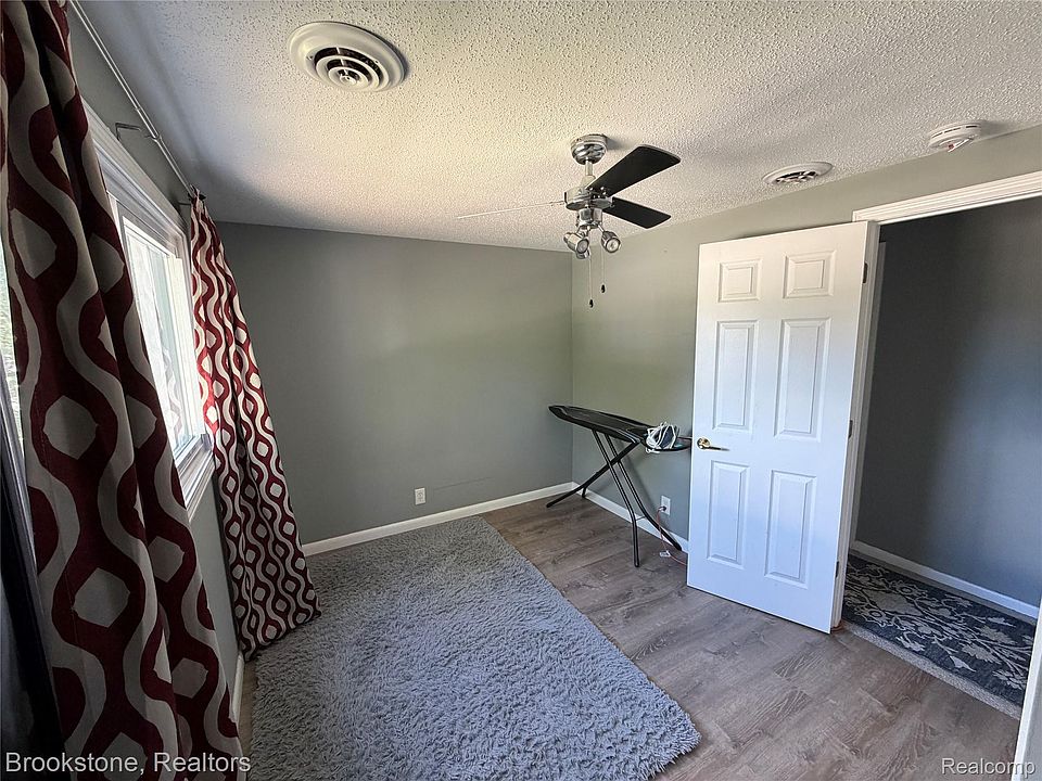 23151 Lawson Ave, photo 16