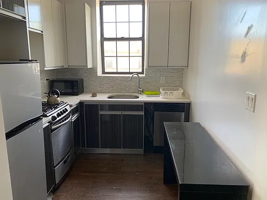 Rented by Premier Metro Realty Corp | media 39