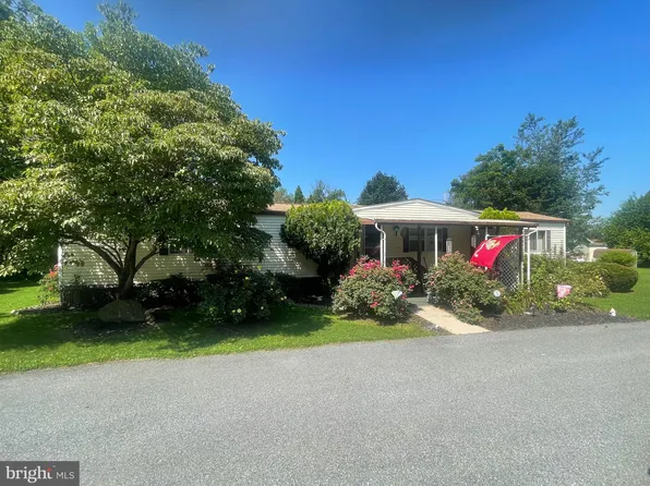 33 Madge Dr, Lancaster, PA 17603