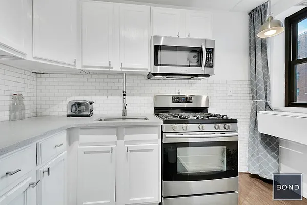 Sold by Bond New York | media 7