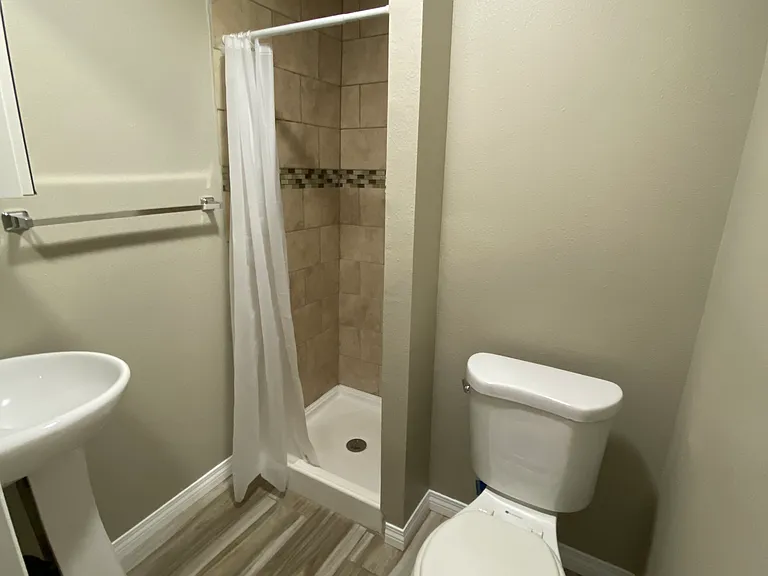 712 W 54th St #1 — Photo 10