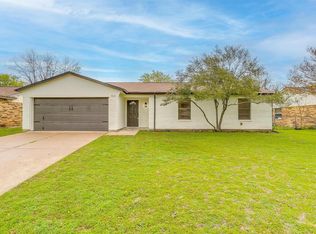 422 Parkview Dr, Burleson, TX 76028