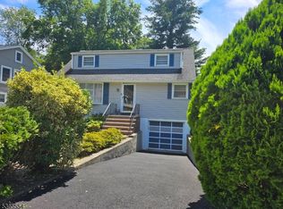 100 Grove St, Waldwick, NJ 07463