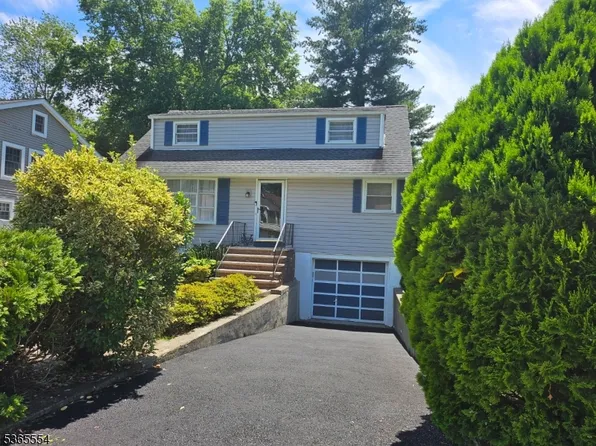 100 Grove St, Waldwick Boro, NJ 07463
