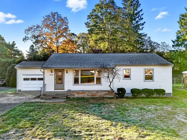 2869 Lakewood Dr, Stow, OH 44224